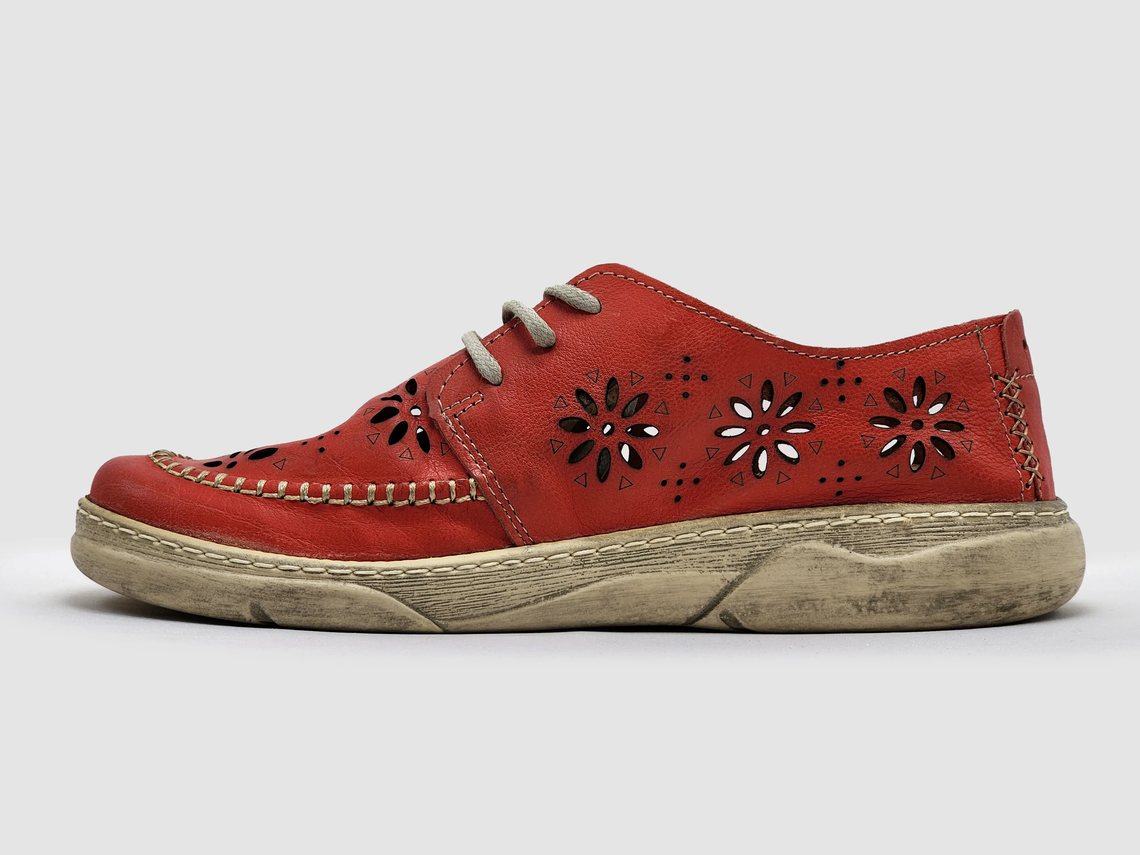 Women's Timeless Flower Low-Top Leather Shoes - Red